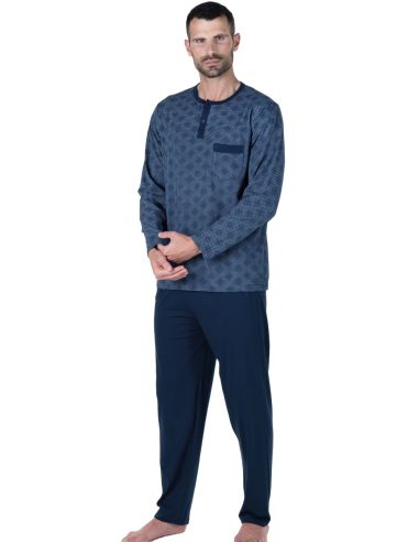 Pijama largo de verano para hombre. Detalle frontal.
