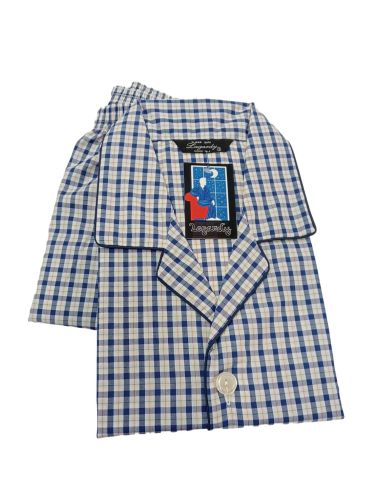 Pijama largo de tela para hombre. Detalle frontal.