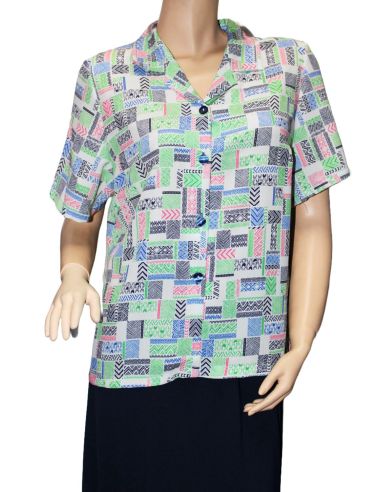 Camisa adaptada de verano para señora. Color azul geométrico.