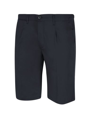 Bermuda de loneta fina para hombre. Detalle frontal.