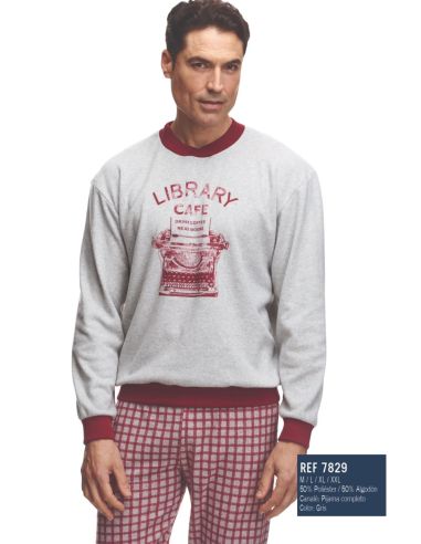 Pijama largo de invierno para hombre. Color tejano. Detalle frontal.