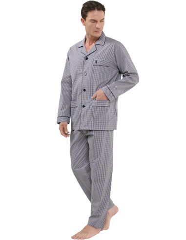 Pijama de tela en largo para hombre. Detalle frontal.