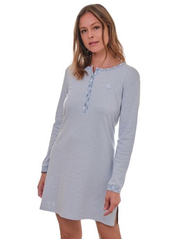 camisón de invierno para mujer. Detalle frontal.