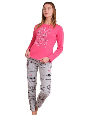 Pijama de invierno para mujer. Detalle frontal.