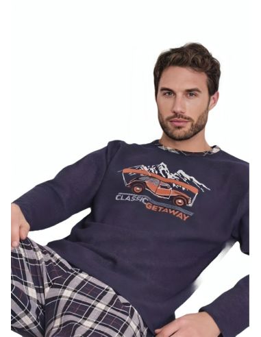Pijama de invierno para hombre. Detalle frontal.