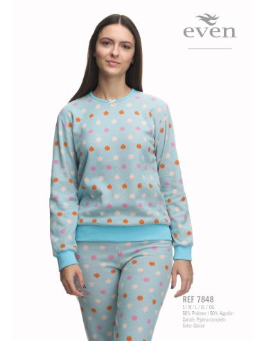 Pijama de invierno para mujer. Detalle frontal.