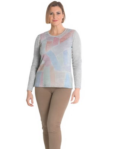 Camiseta exterior para mujer. Detalle frontal.