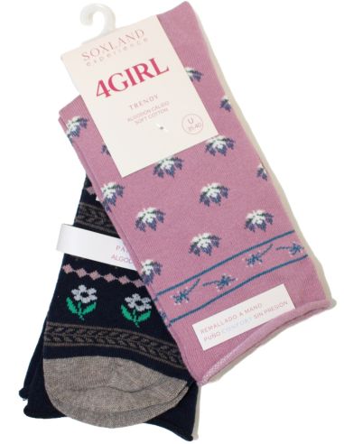 Calcetines de algodón cálido para mujer en pack de dos. Estampado rosa floral. Detalle frontal.