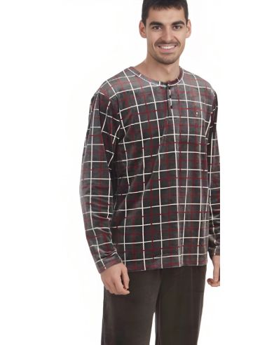 Pijama de invierno para hombre. Detalle frontal.