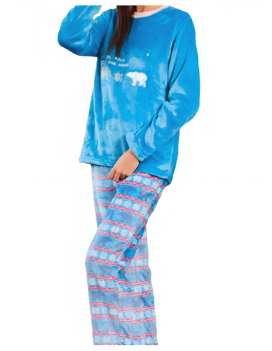 Pijama o conjunto homewear de invierno para mujer. Detalle frontal.