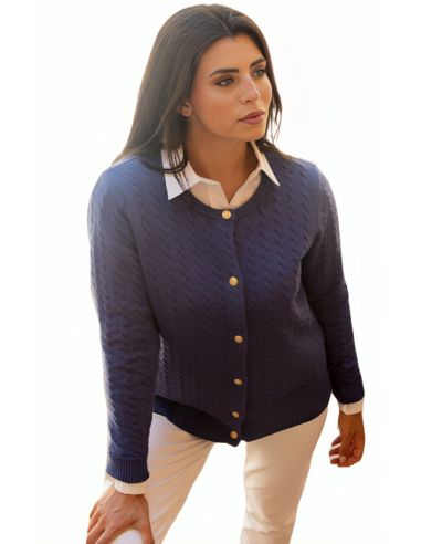 Chaqueta invierno de punto trenzado para mujer. Detalle frontal.