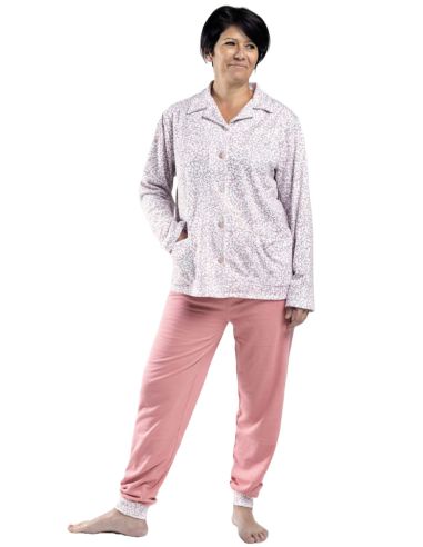 Pijama largo y abierto de punto invierno con interior perchado para mujer. Detalle frontal.
