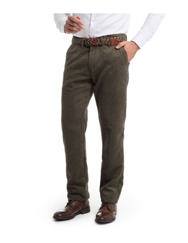 Pantalón clásico de invierno para caballero confeccionado en pana fina. Detalle frontal.