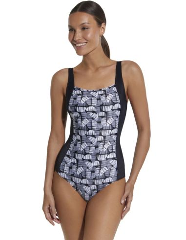 Bañador deportivo para mujer. Detalle frontal.