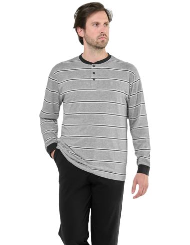Pijama largo de punto fino para hombre. Detalle frontal.