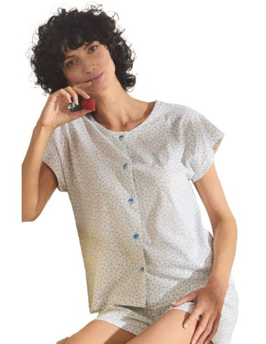 Pijama mujer corto y abierto confeccionado en punto fino. Detalle frontal.