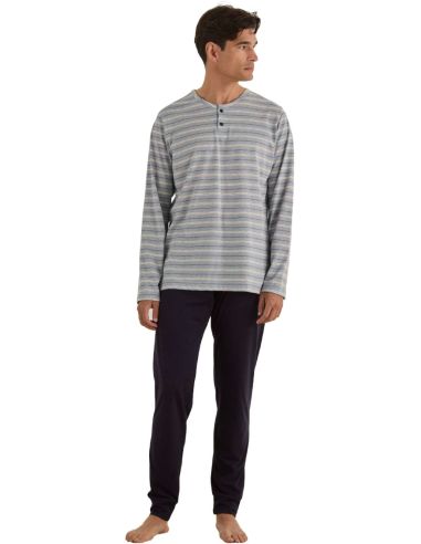 Pijama largo de verano para hombre. Detalle frontal.