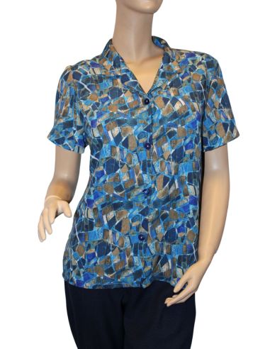 Blusa de señora en manga corta. Detalle frontal.