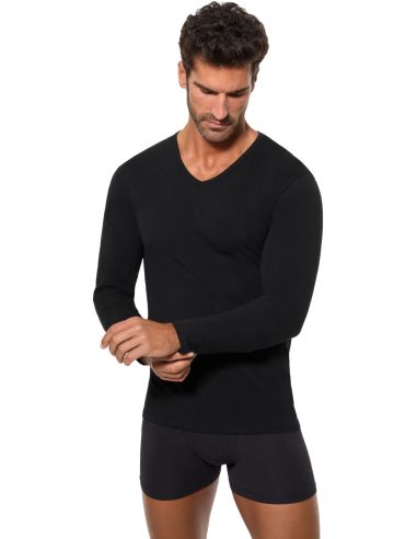Camiseta interior para hombre. Color negro.
