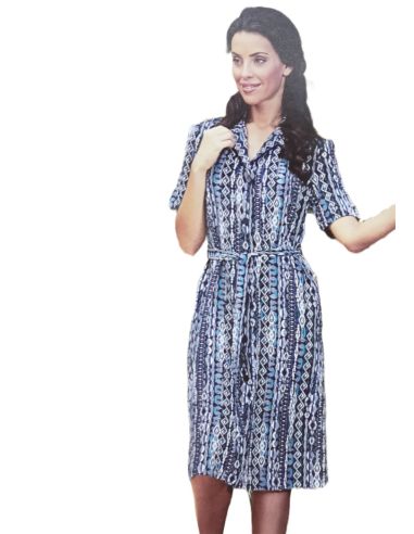 Vestido con apertura frontal de botones para mujer. Detalle frontal.