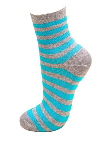 Calcetines tobilleros de verano para mujer. Color celeste.