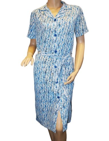 Vestido camisero de verano para señora. Detalle frontal.